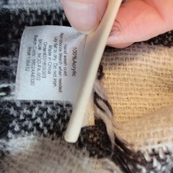 Mod Cloth Black and White Plaid Shawl - Picture 4 of 4